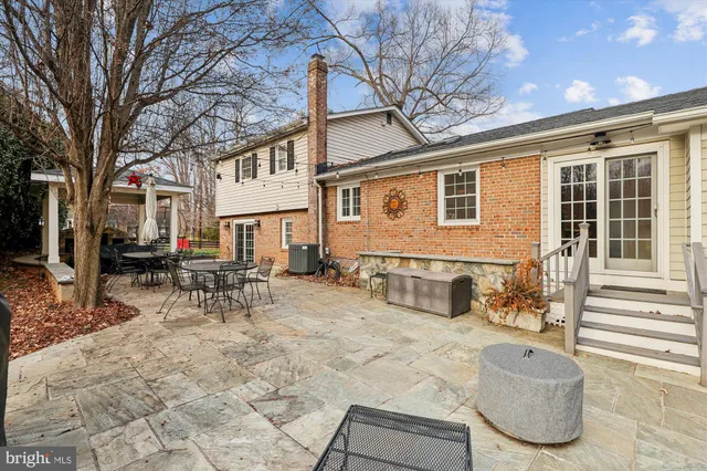 $900,000 | 3414 Valewood Drive, Oakton, VA 22124