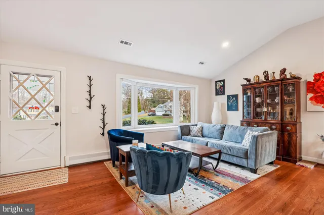 $900,000 | 3414 Valewood Drive, Oakton, VA 22124