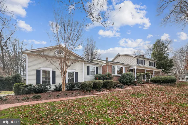 $900,000 | 3414 Valewood Drive, Oakton, VA 22124