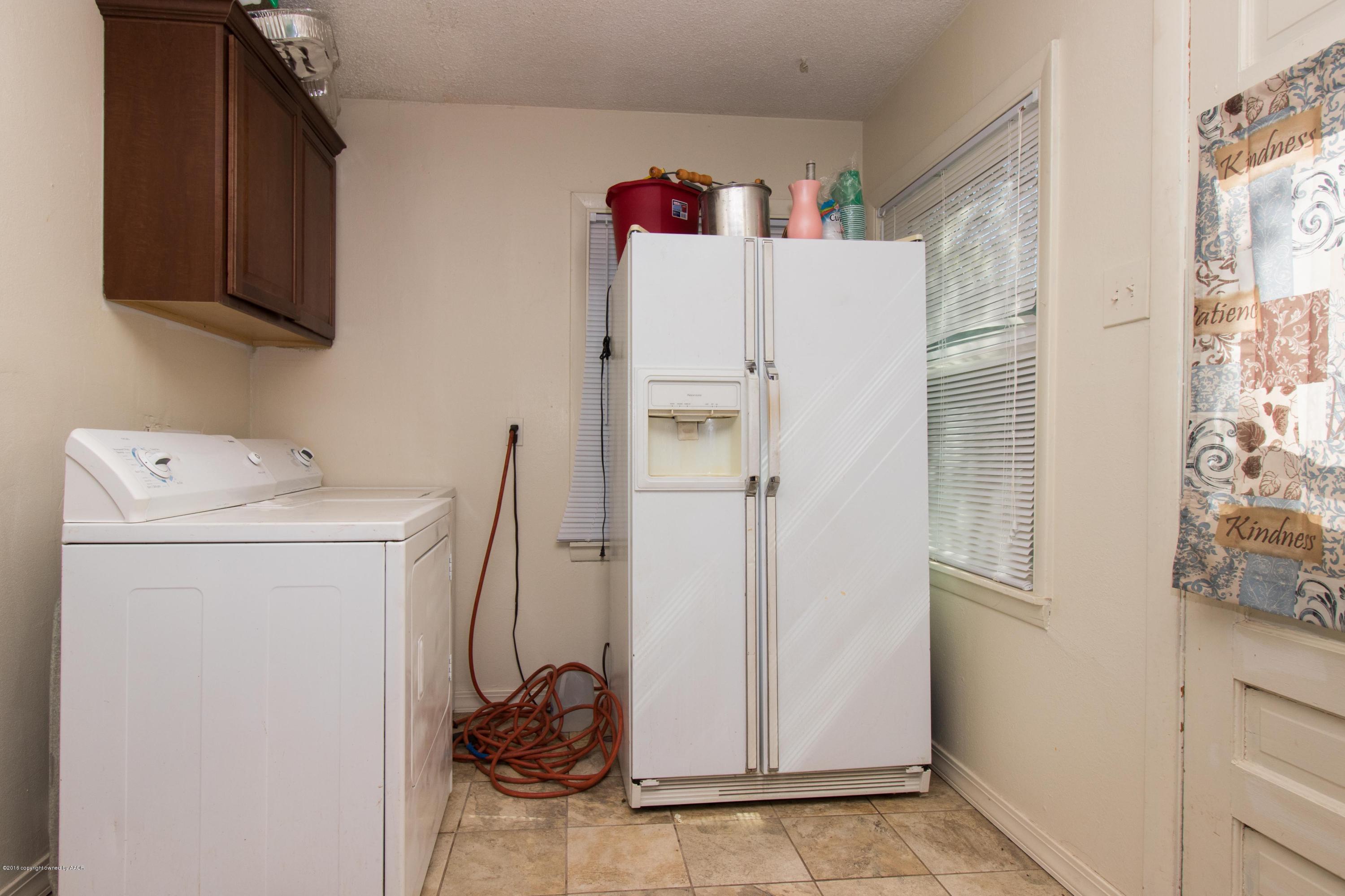 4309 South Monroe Street Amarillo, TX 79110 - Photo 10 of 16 a utility room with dryer and washer