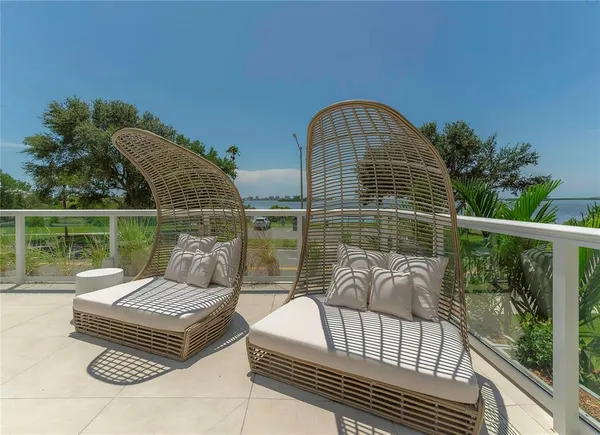 $1,299,000 | 1020 Sunset Point Road, Unit 302, Clearwater, FL 33755