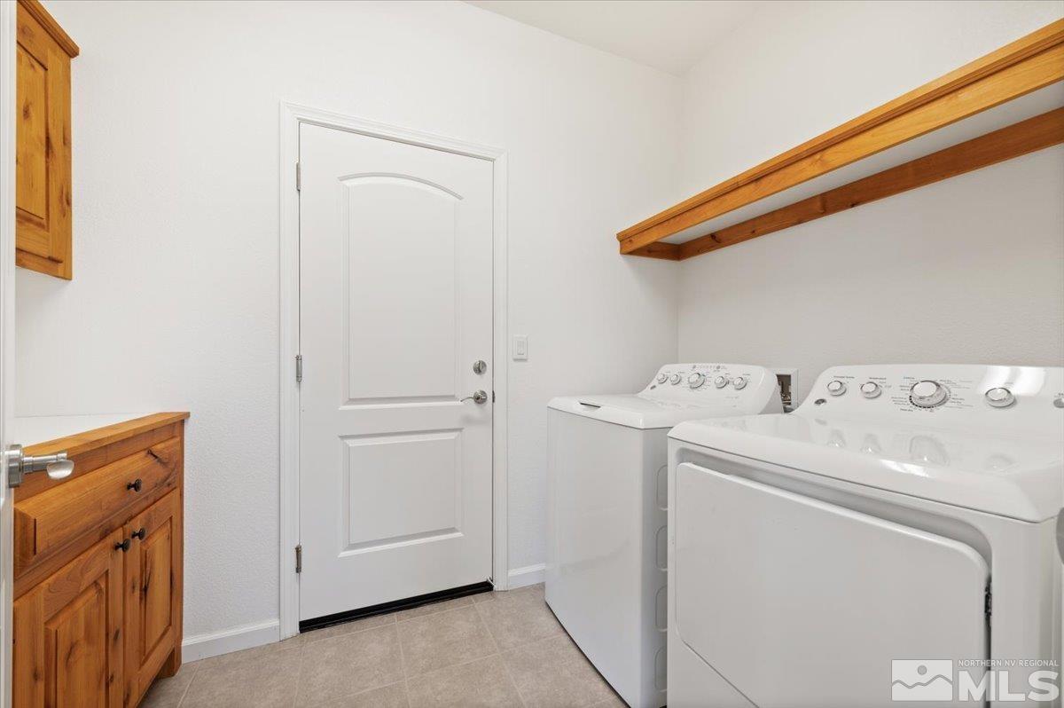 9700 Declan Drive Reno, NV 89521 - Photo 24 of 34 a utility room with dryer and washer