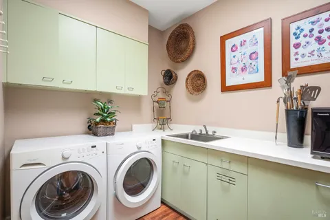 $1,080,000 | 100 La Franchi Road, Hopland, CA 95449