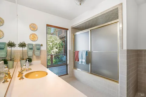 $1,080,000 | 100 La Franchi Road, Hopland, CA 95449