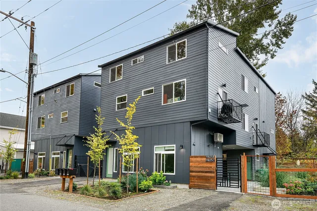 $550,000 | 11831 59th Avenue South, Unit C, Seattle, WA 98178
