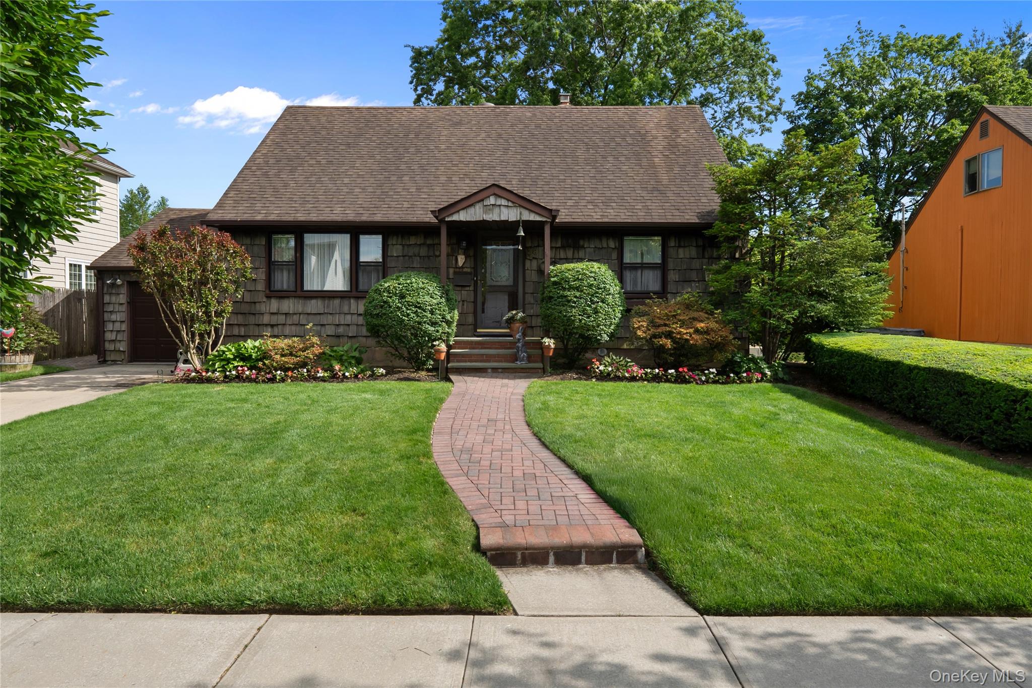 38 Hillvale Road Albertson, NY 11507 - Photo 1 of 30