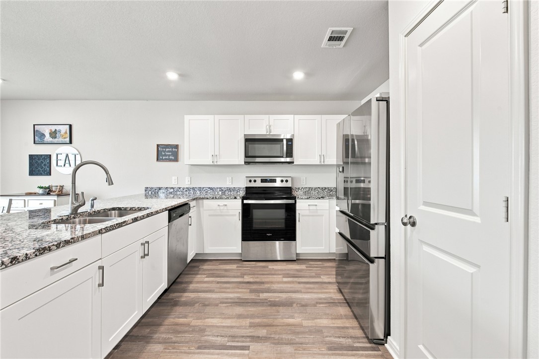 6001 Crest Bridge Bryan, TX 77807 - Photo 4 of 25 Gallery Image 4