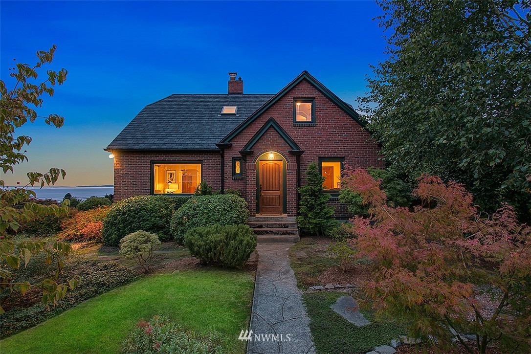 923 Cedar Street Edmonds, WA 98020 - Photo 1 of 25 Gallery Image 1