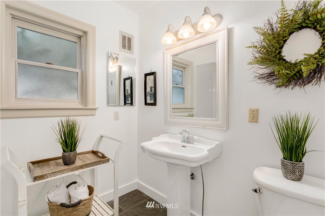 923 Cedar Street Edmonds, WA 98020 - Photo 12 of 25 Gallery Image 12