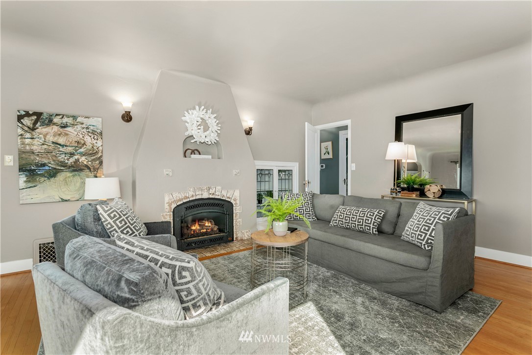923 Cedar Street Edmonds, WA 98020 - Photo 4 of 25 Gallery Image 4