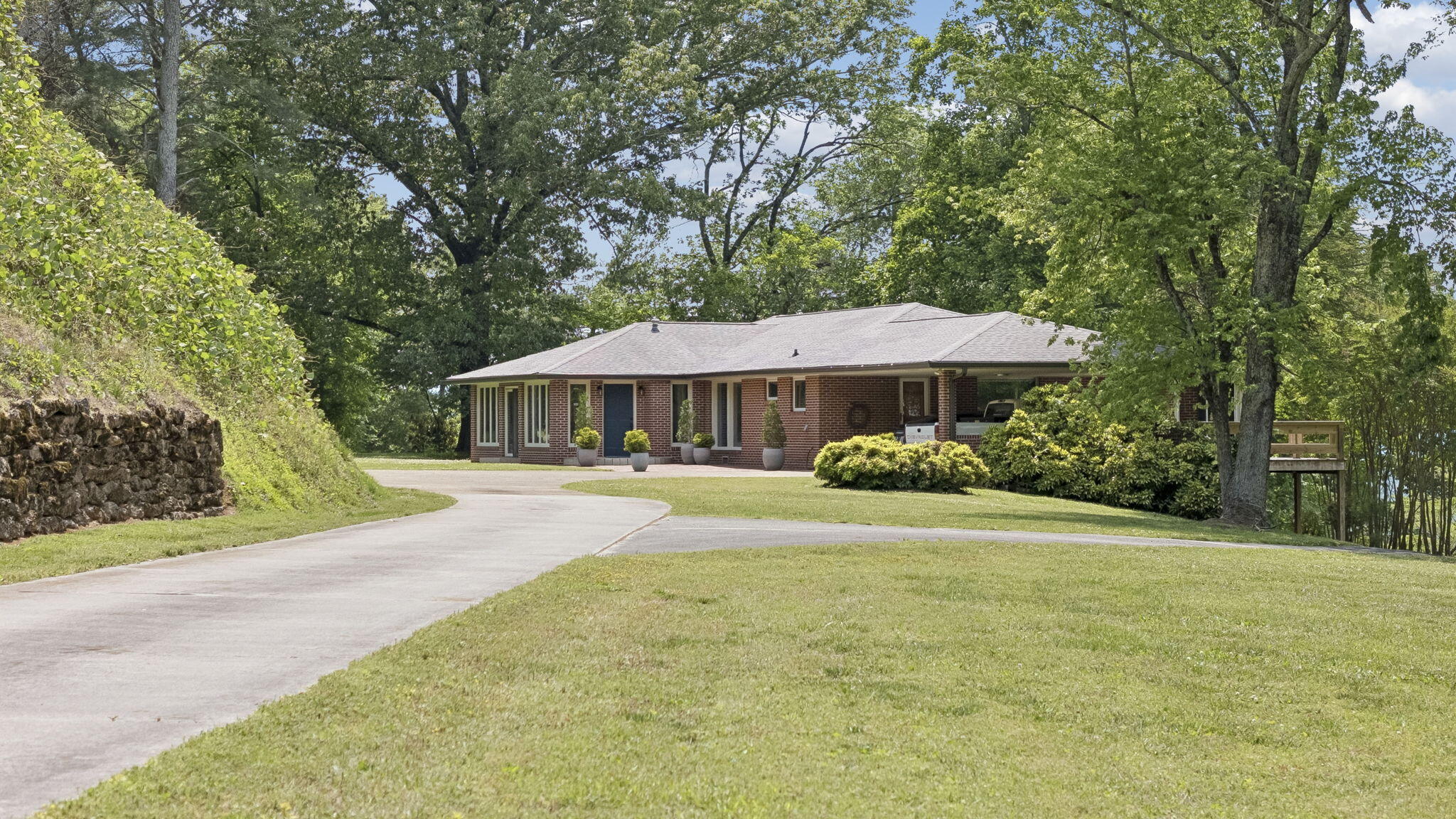 54 Shallowford Road Chattanooga, TN 37404 - Photo 1 of 38 73-54 Shallowford Rd - 073