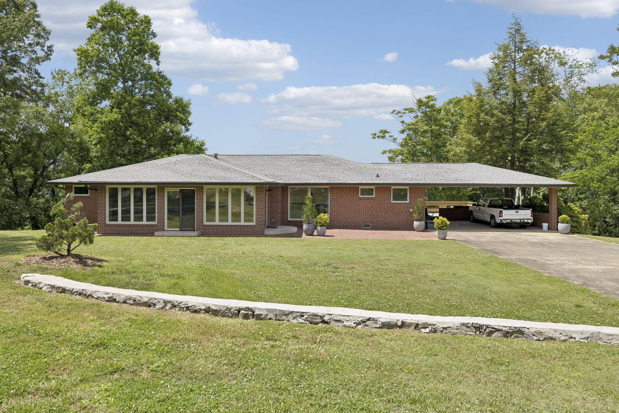 54 Shallowford Road Chattanooga, TN 37404 - Photo 2 of 38 1-54 Shallowford Rd - 001