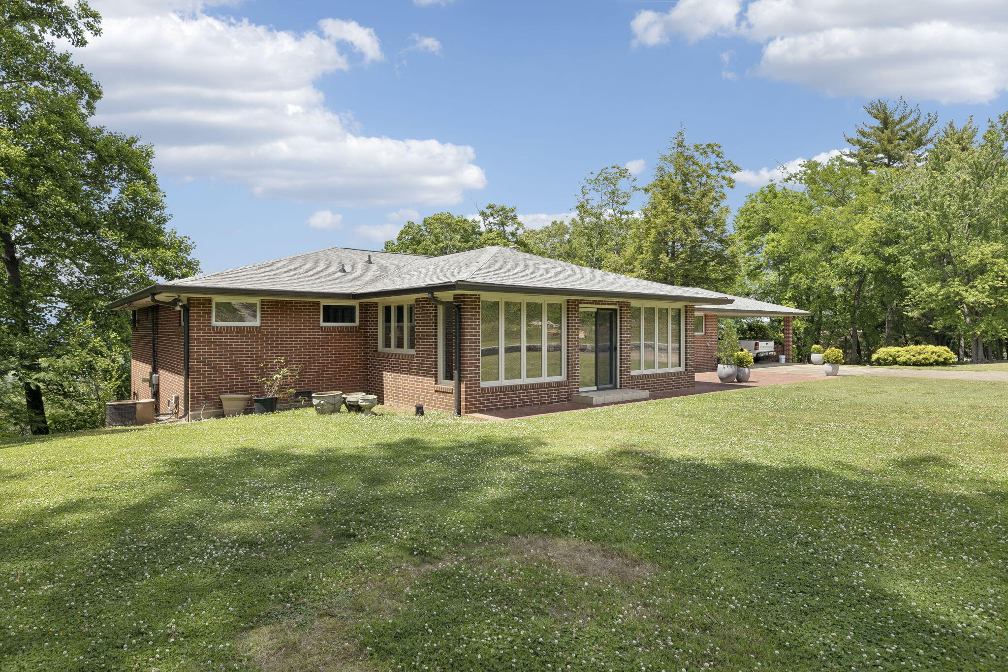 54 Shallowford Road Chattanooga, TN 37404 - Photo 4 of 38 3-54 Shallowford Rd - 003