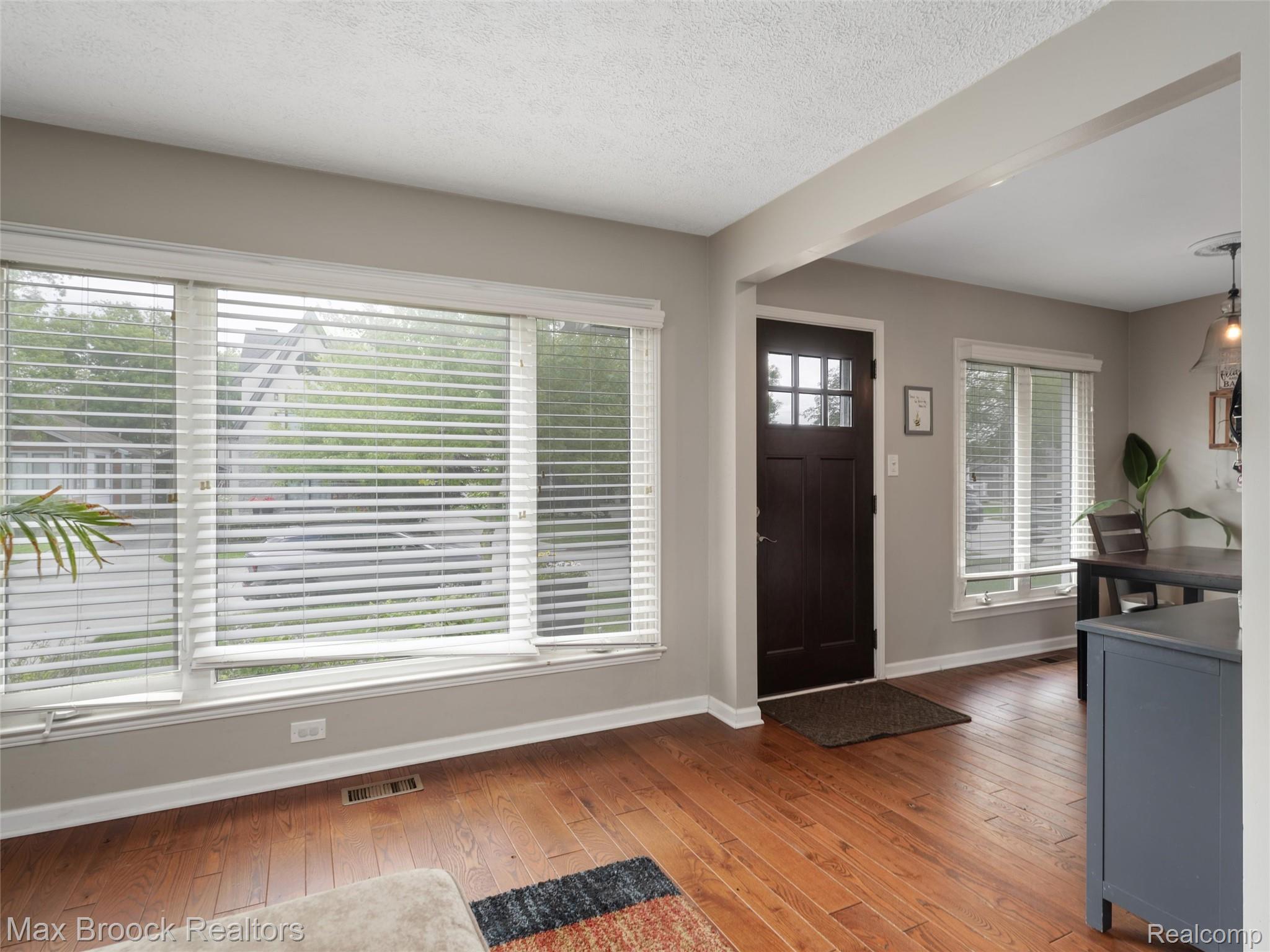 1201 Cole Street Birmingham, MI 48009 - Photo 5 of 35 04-1201 Cole St 0016.jpg