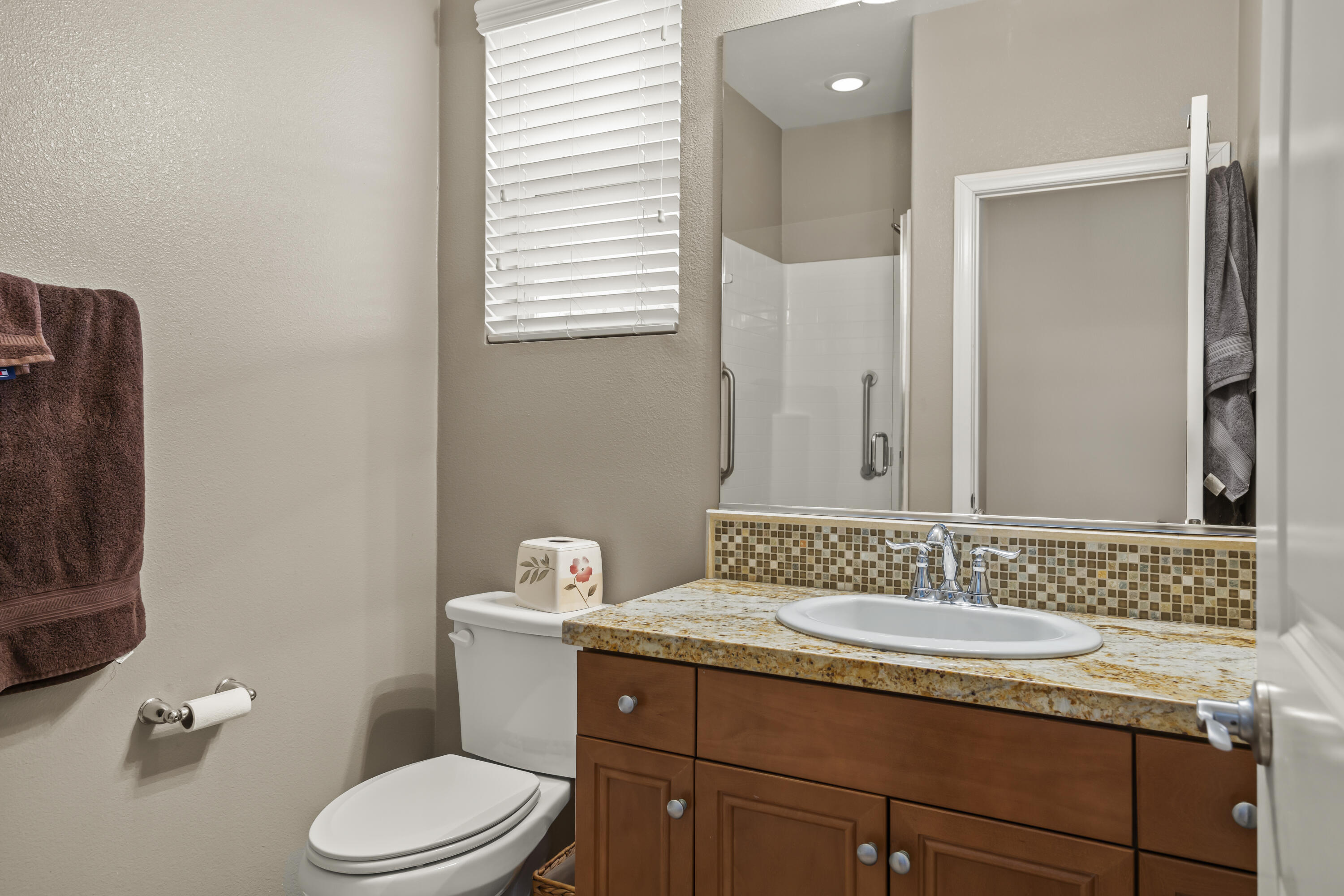 630 Whalen Way Oxnard, CA 93036 - Photo 13 of 36 Downstairs Bath