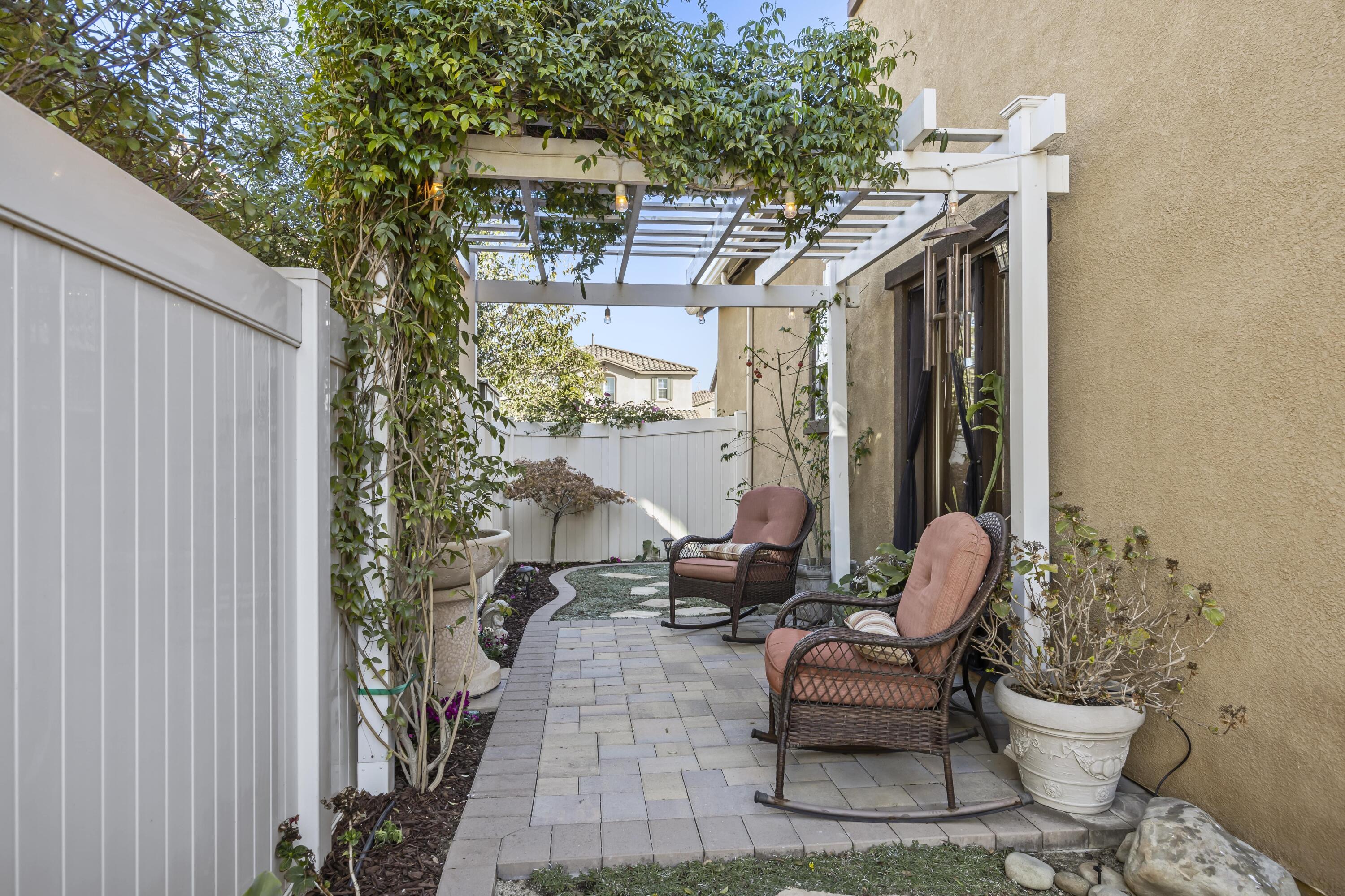 630 Whalen Way Oxnard, CA 93036 - Photo 20 of 36 Side Patio