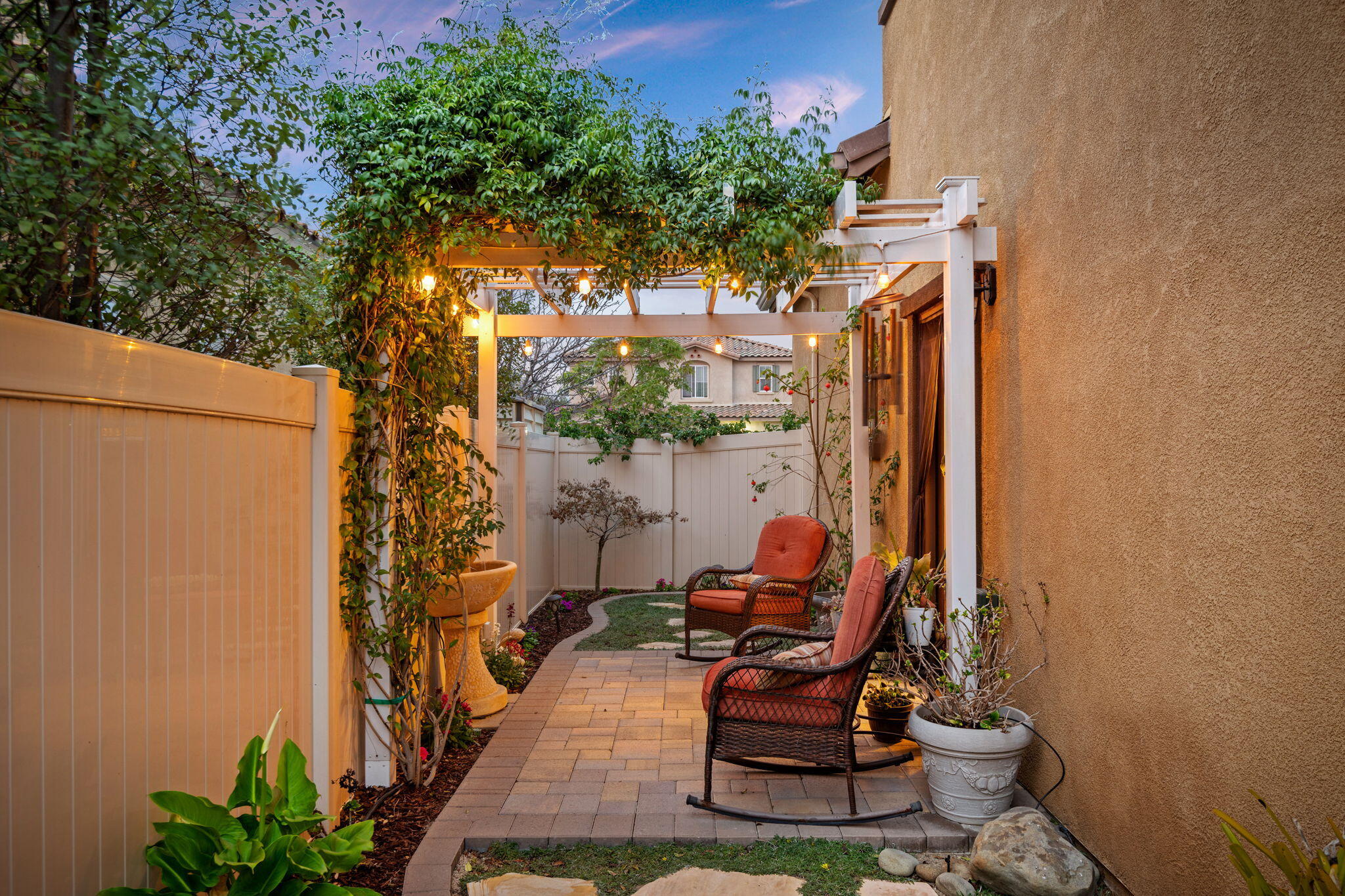 630 Whalen Way Oxnard, CA 93036 - Photo 21 of 36 Twilight Side Patio
