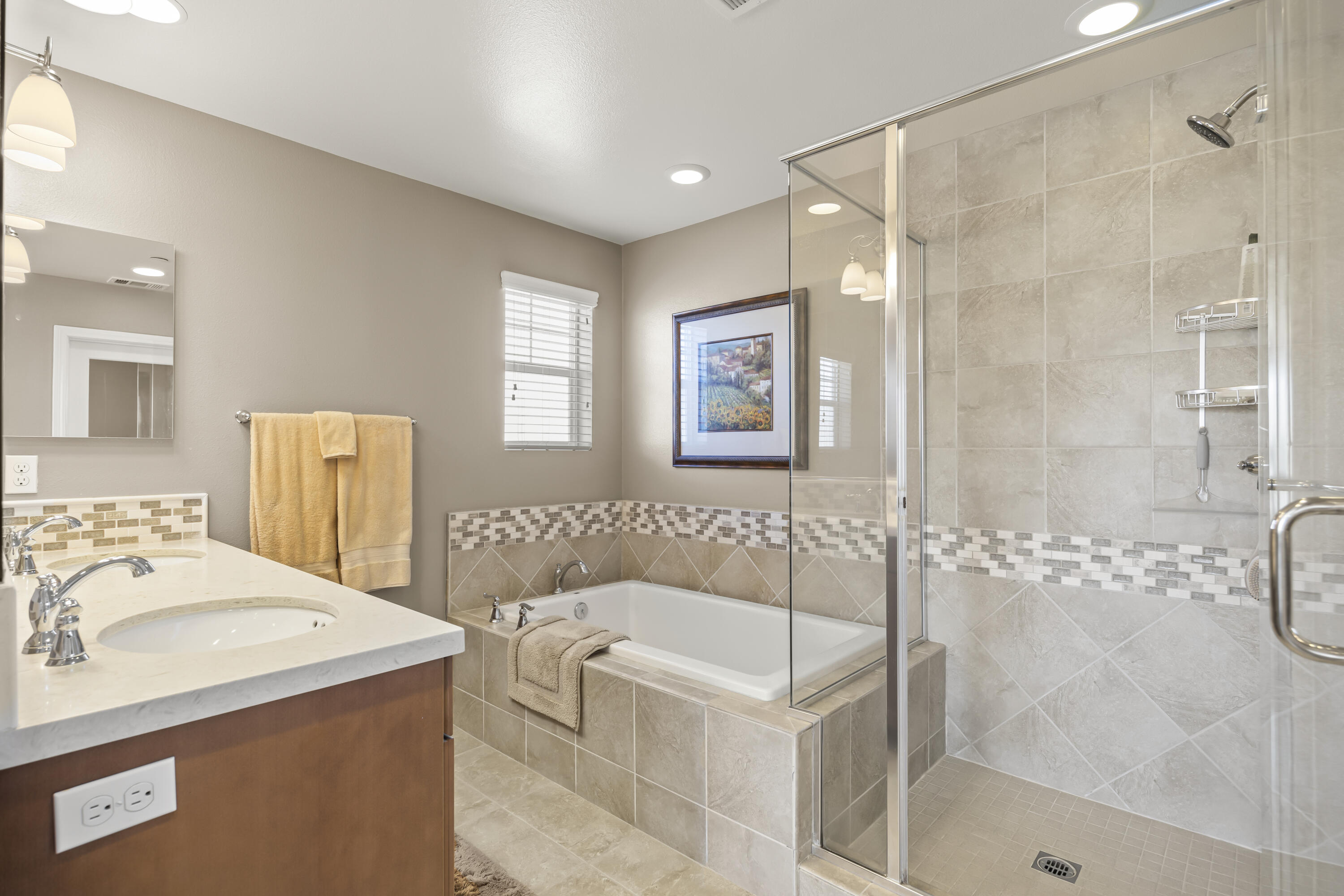 630 Whalen Way Oxnard, CA 93036 - Photo 26 of 36 Primary Bathroom