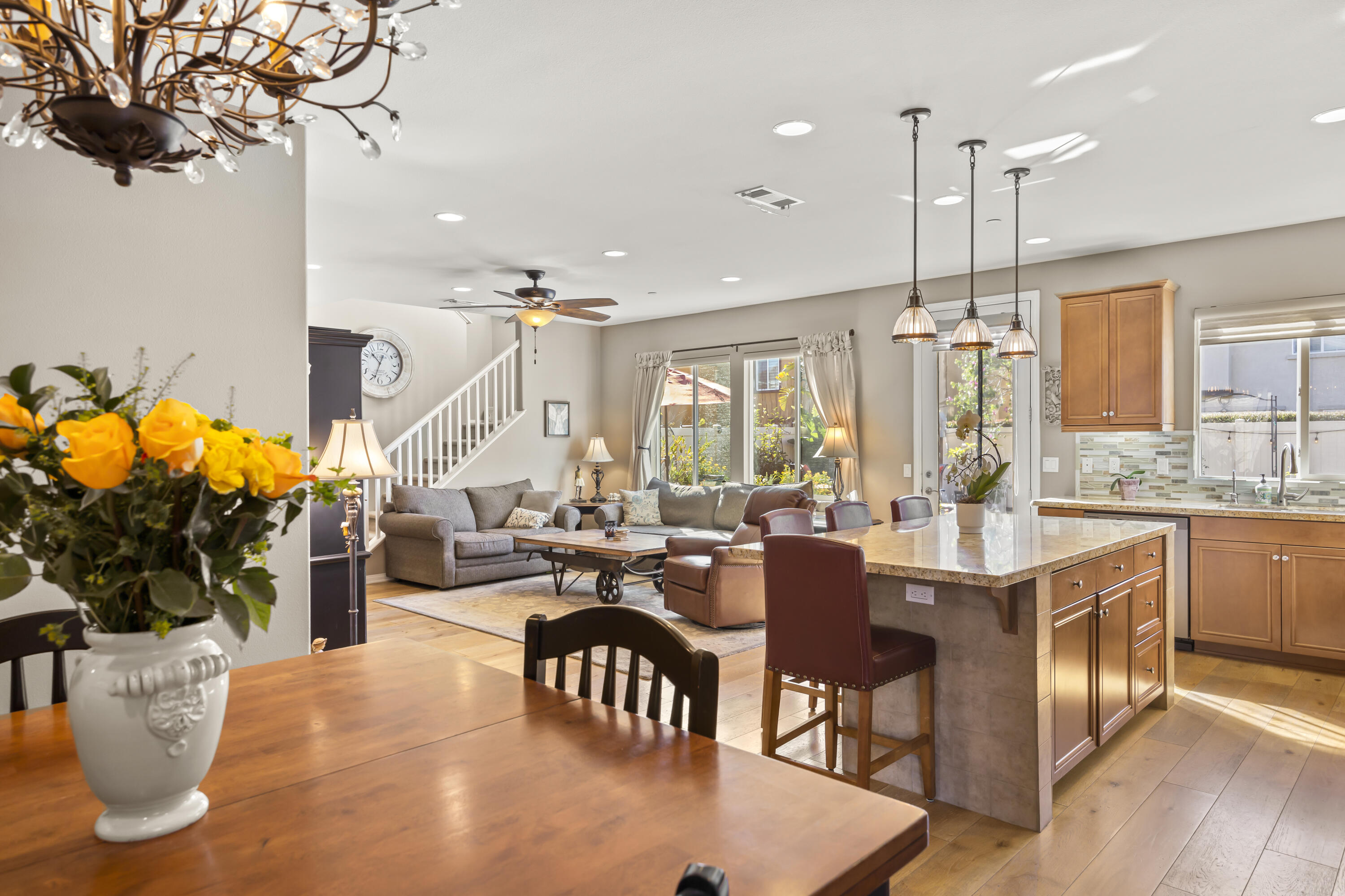 630 Whalen Way Oxnard, CA 93036 - Photo 7 of 36 Dining and Kitchen