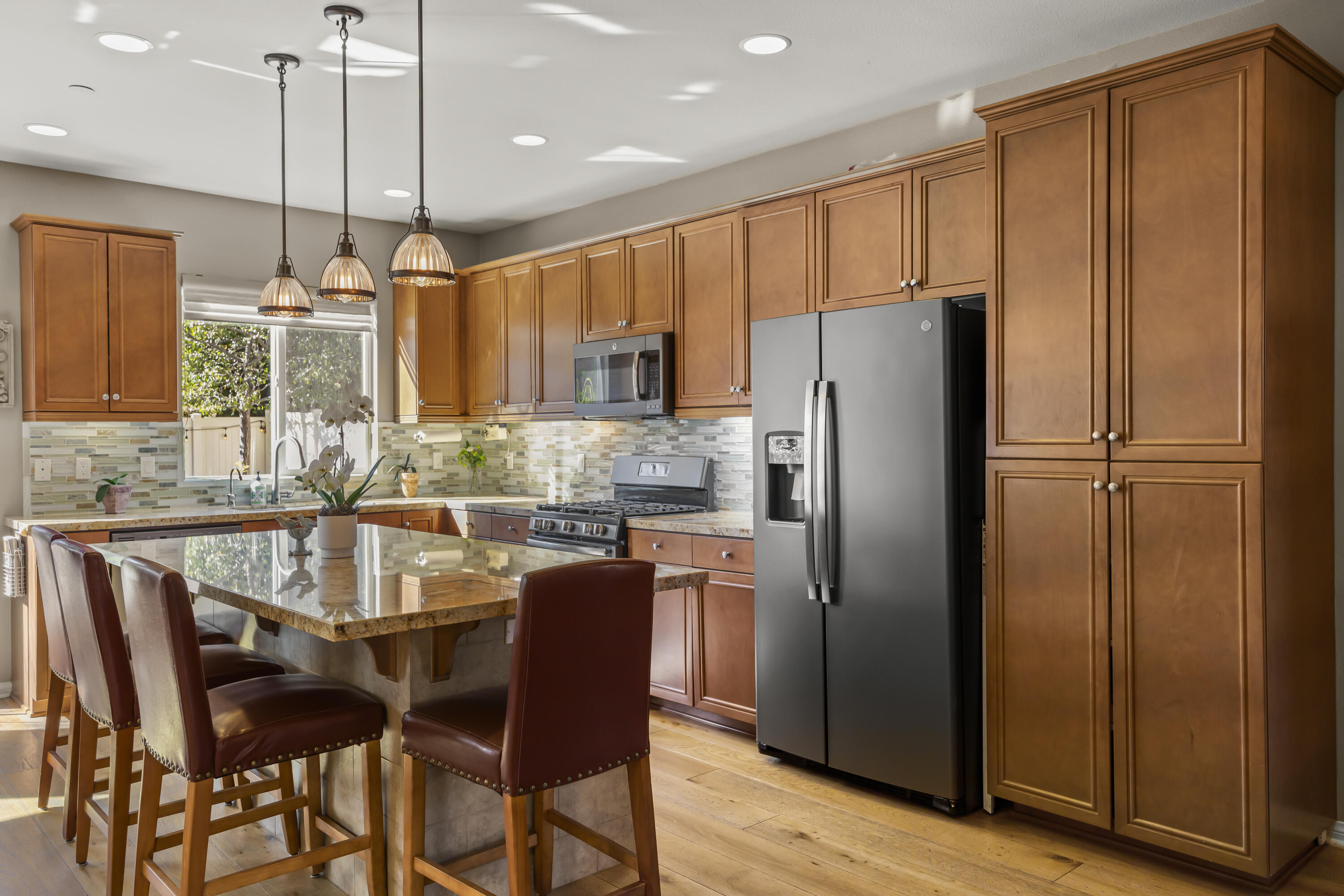 630 Whalen Way Oxnard, CA 93036 - Photo 8 of 36 Kitchen