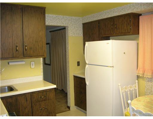 2366 Tilbrook Road Monroeville, PA 15146 - Photo 5 of 18 Kitchen.