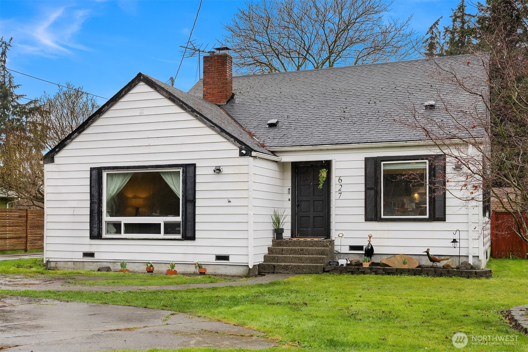 627 Madison Street Everett, WA 98203 - Photo 2 of 22