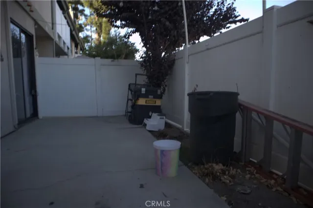 a view of back yard of the house