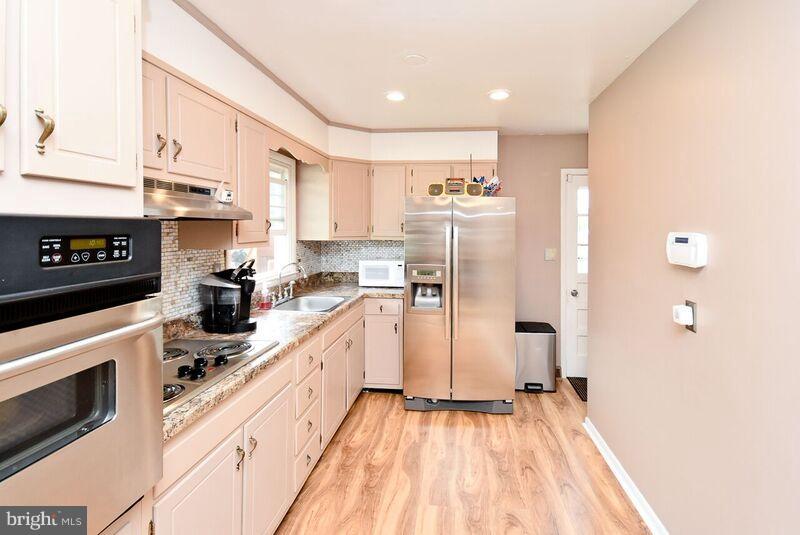 8117 Edgewater Road Clearwater Beach, MD 21226 - Photo 7 of 25 Kitchen