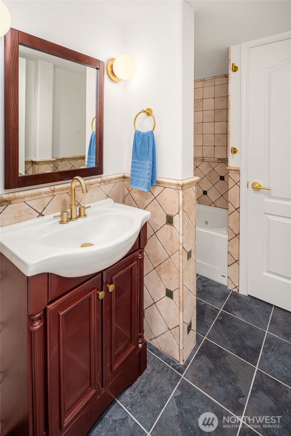 2501 134th Avenue Southeast Bellevue, WA 98005 - Photo 29 of 37 Gallery Image 29