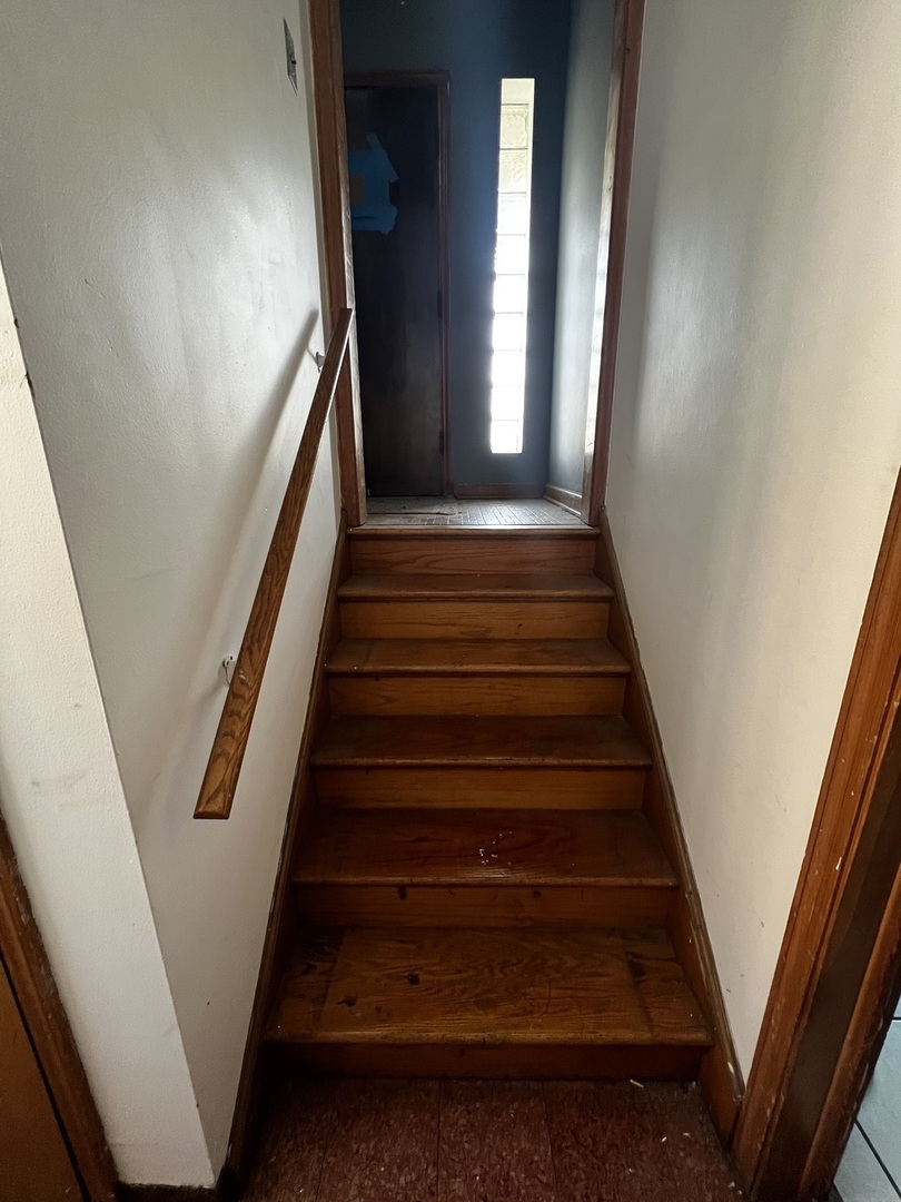 456 North Wolf Road Hillside, IL 60162 - Photo 14 of 16 a view of entryway
