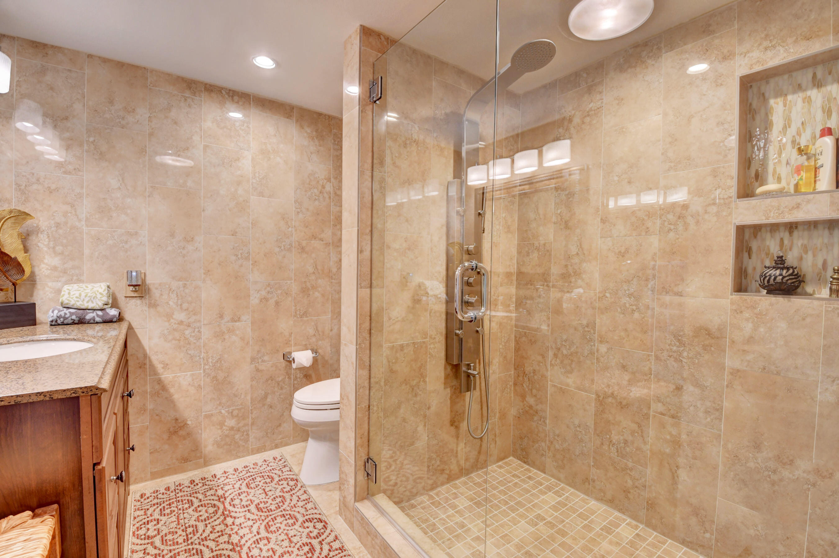 21933 Arriba Real, Unit 20B Boca Raton, FL 33433 - Photo 40 of 68 2nd bathroom