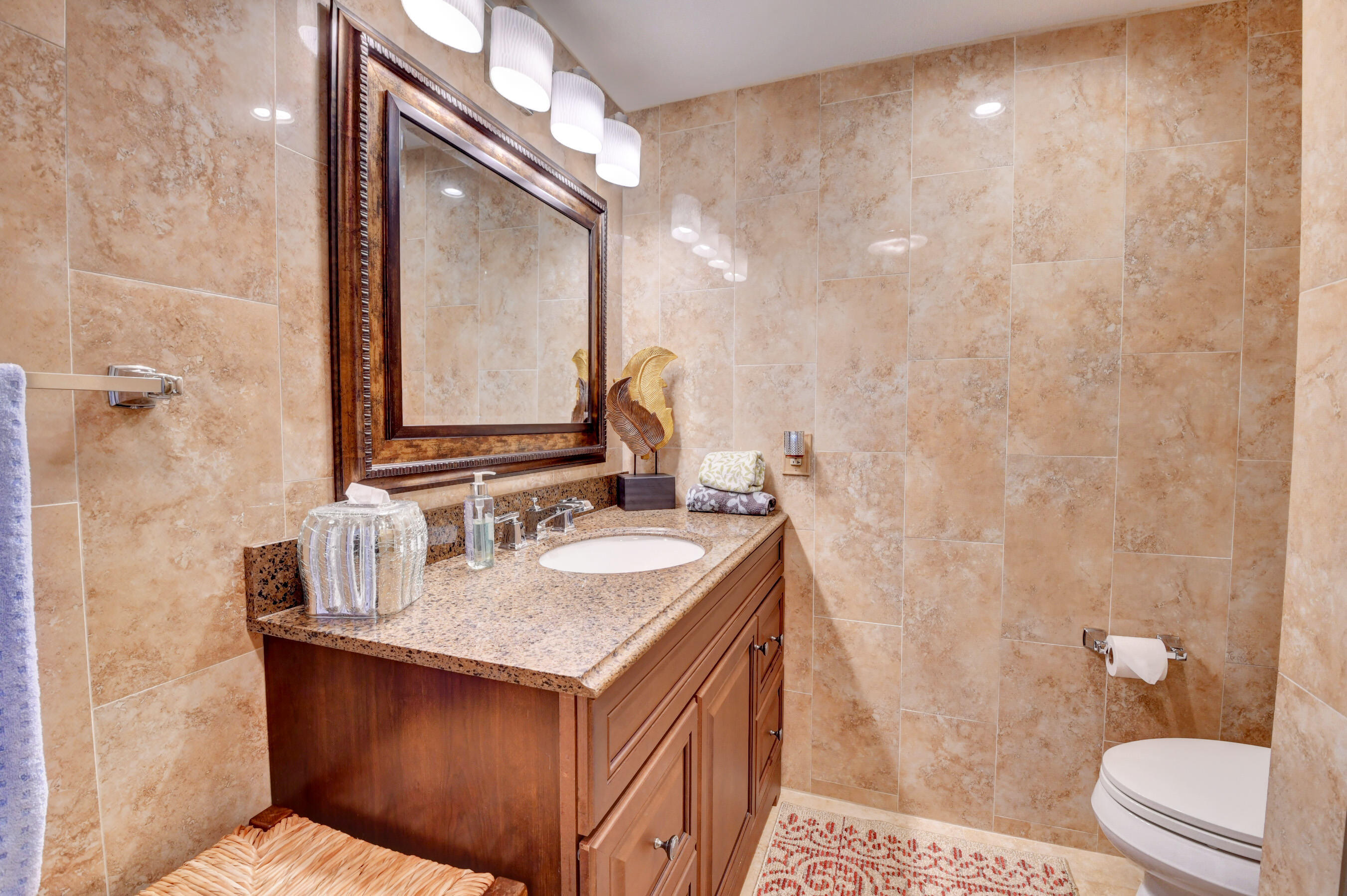 21933 Arriba Real, Unit 20B Boca Raton, FL 33433 - Photo 41 of 68 2nd bathroom