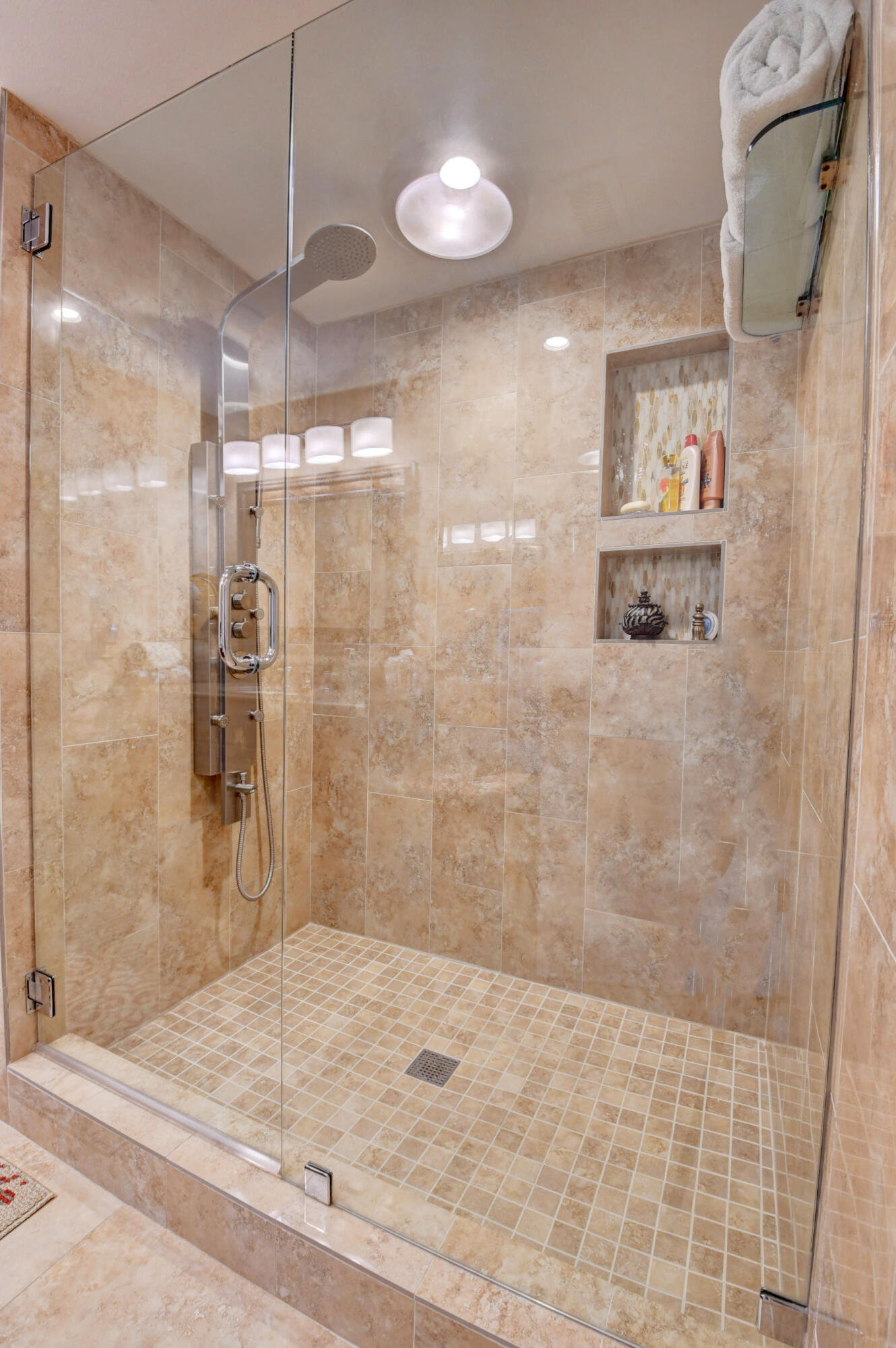 21933 Arriba Real, Unit 20B Boca Raton, FL 33433 - Photo 42 of 68 2nd bathroom