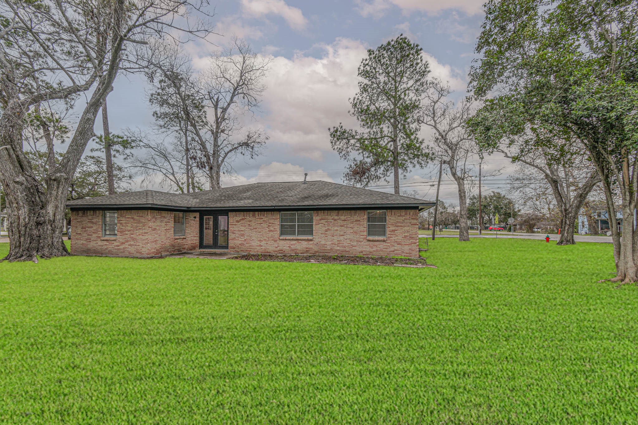 2834 Pansy Street Pasadena, TX 77503 - Photo 26 of 30 Full Brick Home - Over 2300 sq. ft on 1/3 of an Acre! What are you waiting for? This Home is Ready for Its New Owner! Call a Realtor Today!
