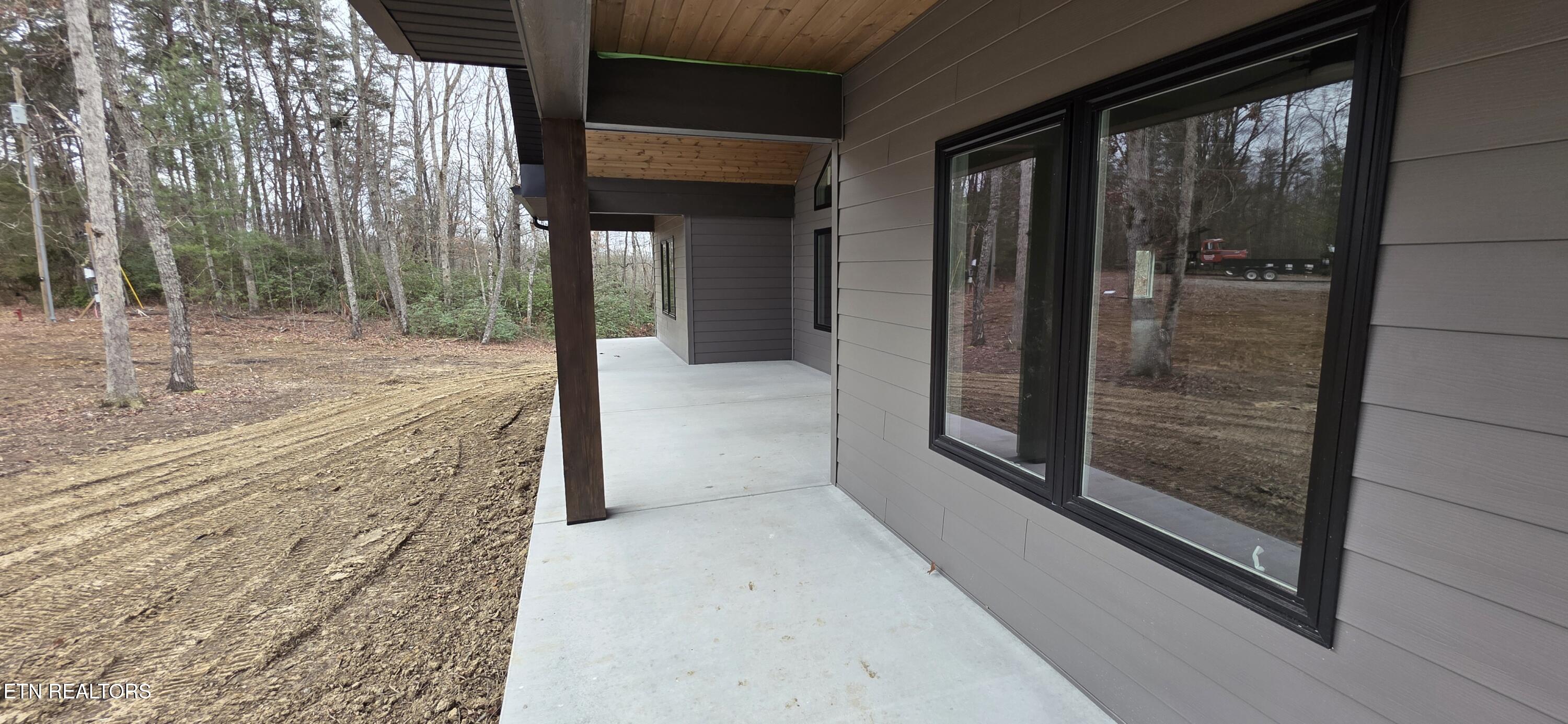 12 Pine Place Monterey, TN 38574 - Photo 4 of 25 pine on front porch