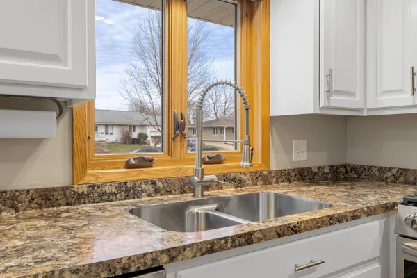 $359,900 | 307 21st Street Northwest, Austin, MN 55912