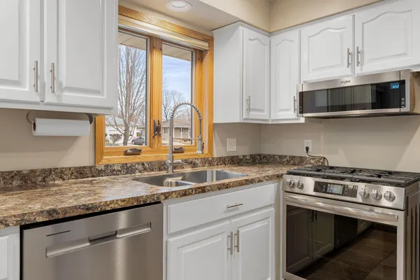 $359,900 | 307 21st Street Northwest, Austin, MN 55912