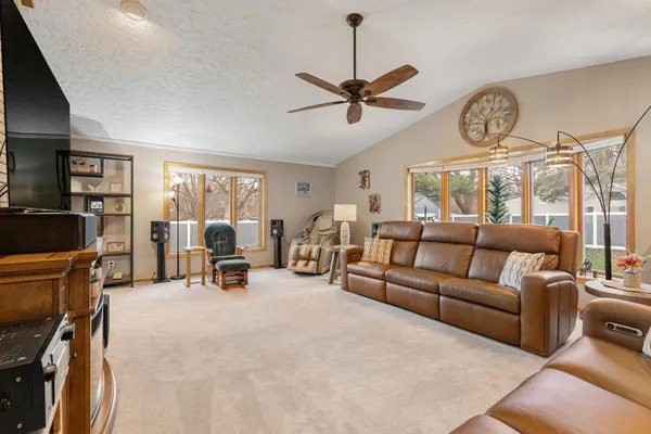 $359,900 | 307 21st Street Northwest, Austin, MN 55912