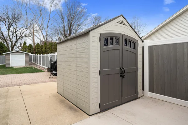 $359,900 | 307 21st Street Northwest, Austin, MN 55912