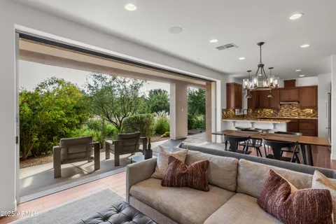 $884,000 | 10260 East White Feather Lane, Unit 1050, Scottsdale, AZ 85262