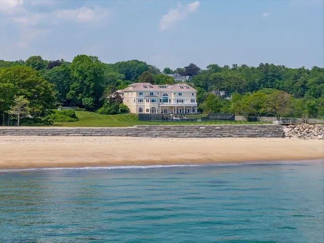 a view of a houses with a yard and lake view