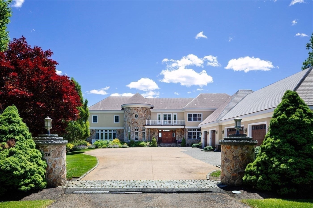 76 Paine Avenue Beverly, MA 01965 - Photo 10 of 41 a front view of a house with garden