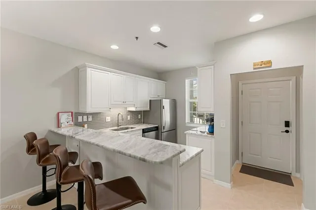 $2,950 | 140 Palm Street, Unit 305, Marco Island, FL 34145