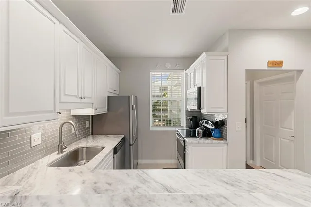 $2,950 | 140 Palm Street, Unit 305, Marco Island, FL 34145