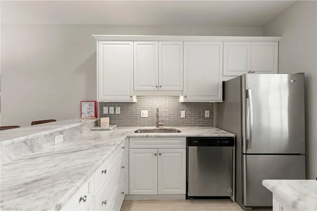 $2,950 | 140 Palm Street, Unit 305, Marco Island, FL 34145