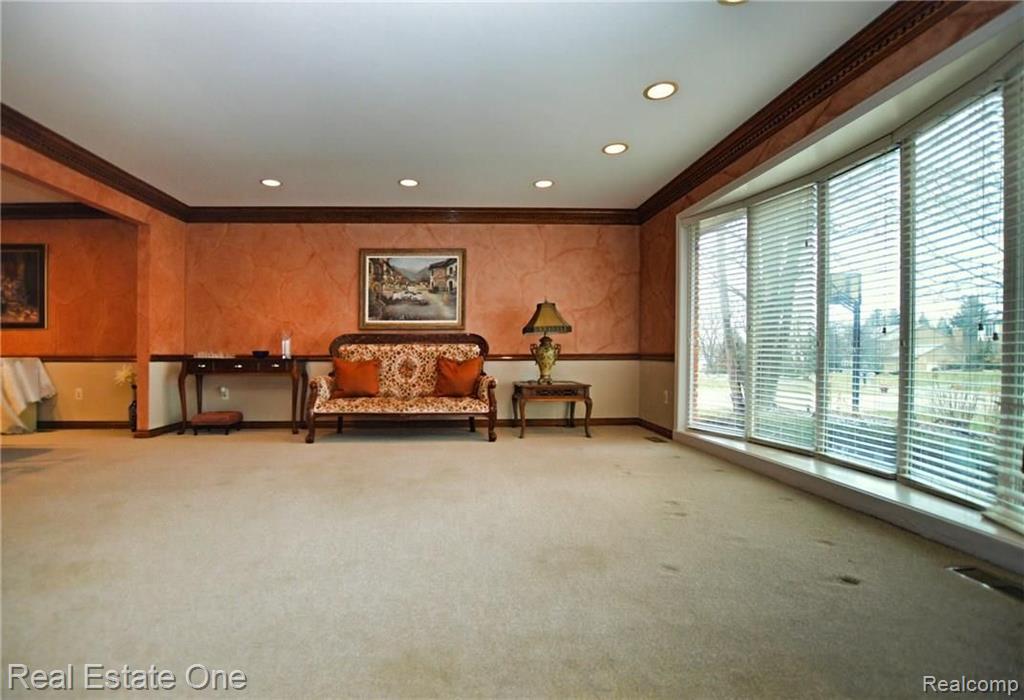 31210 Claymore Road Farmington Hills, MI 48331 - Photo 3 of 21