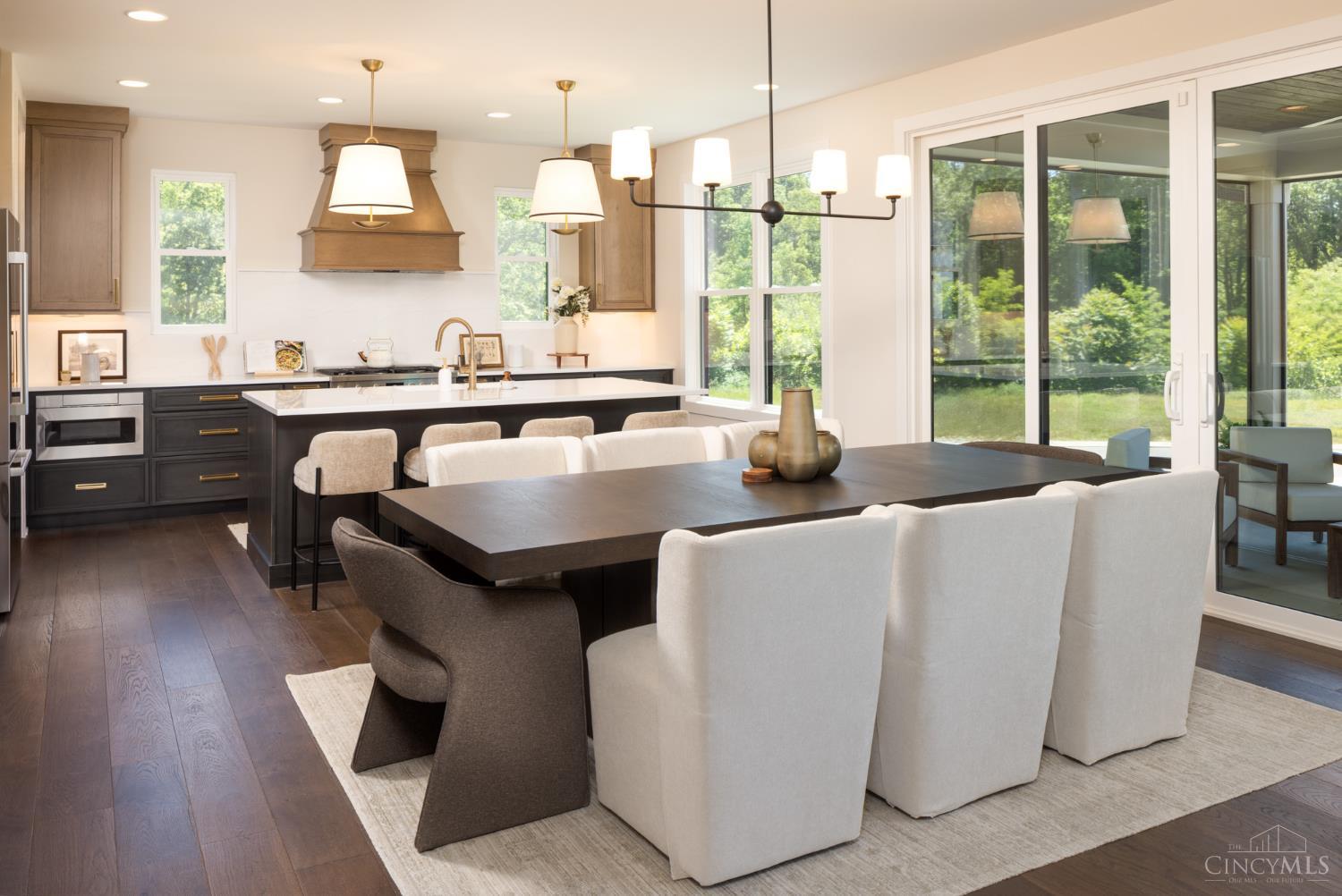 6984 Shadow Ridge Road Cincinnati, OH 45230 - Photo 10 of 22 Eat-in Kitchen