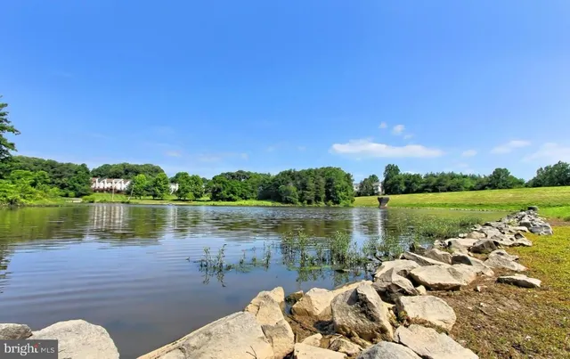 $380,000 | 5833 Cove Landing Road, Unit 304, Burke, VA 22015