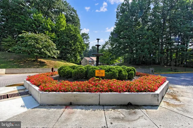 $380,000 | 5833 Cove Landing Road, Unit 304, Burke, VA 22015