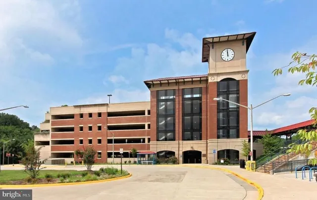 $380,000 | 5833 Cove Landing Road, Unit 304, Burke, VA 22015